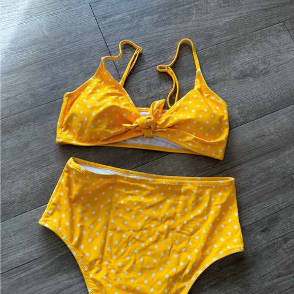 LAST PRICE🍒🤍 AMAZON polka dot high waist swimming set💛 - Picture 6 of 9